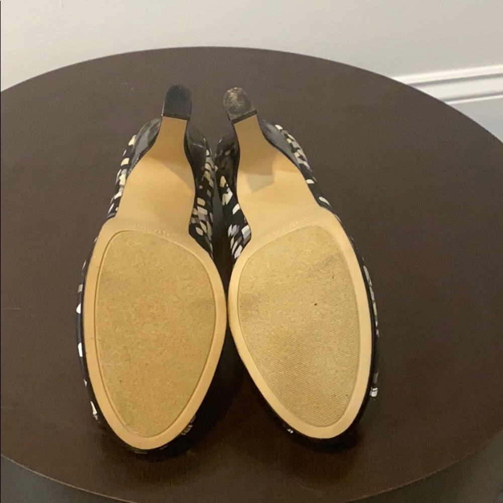 Shoes - Picture 4 of 4